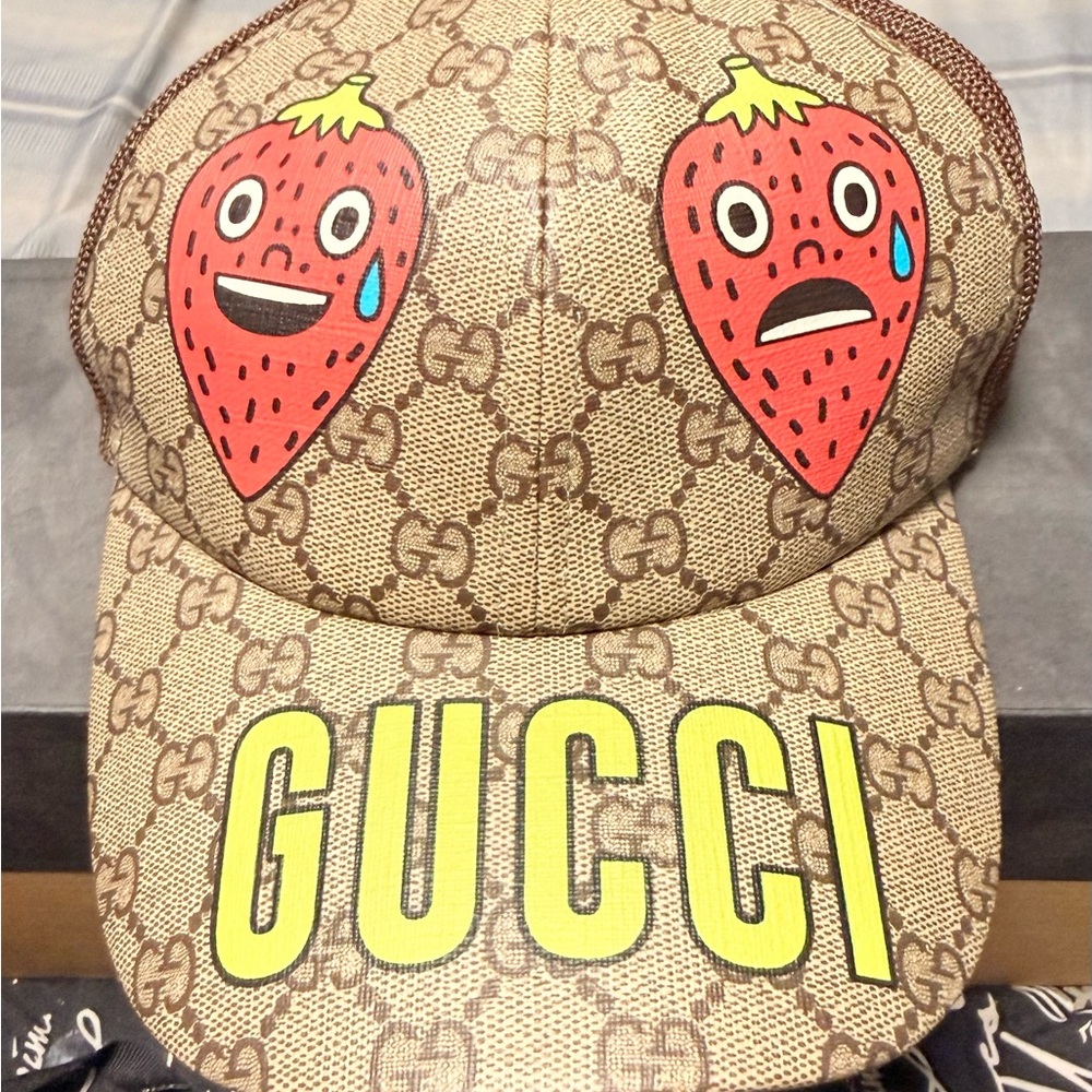 Gucci Kids Cap with Strawberry Print - Brown and Yellow